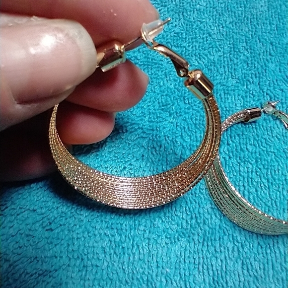 Goldtone large hoop wire earrings - Picture 3 of 4